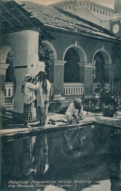 Preparazione religiosa prima di entrare nella moschea, Colombo, Ceylon, c1910 da Unbekannt