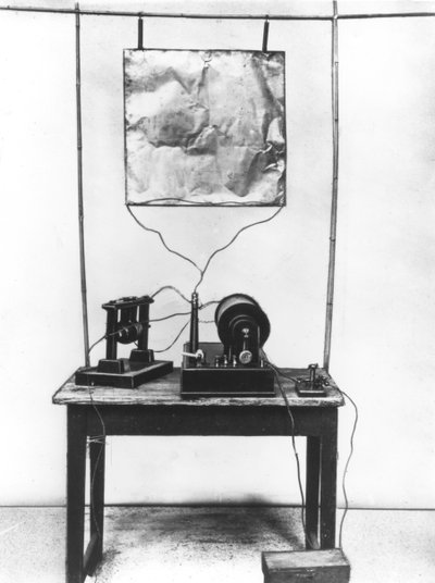 Replica del primo trasmettitore di Marconi usato nei suoi primi esperimenti in Italia, 1894 da Unbekannt