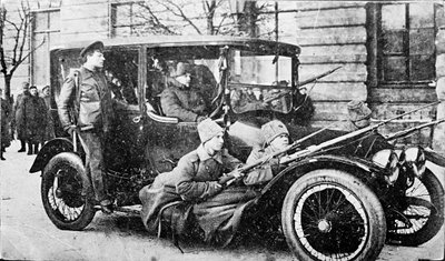 Guardie rivoluzionarie a Pietrogrado, Russia, Rivoluzione russa, 1917 da Unbekannt