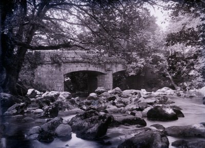 Fiume e ponte vicino a Plymouth nel Devon, 1920 da Unbekannt