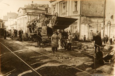 Lavori stradali in via Tverskaya, Mosca, URSS da Unbekannt