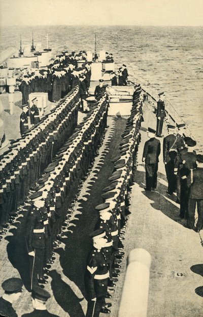 Marines reali allineati in parata a bordo di una nave, Seconda Guerra Mondiale, c. 1939-c. 1943, 1944 da Unbekannt