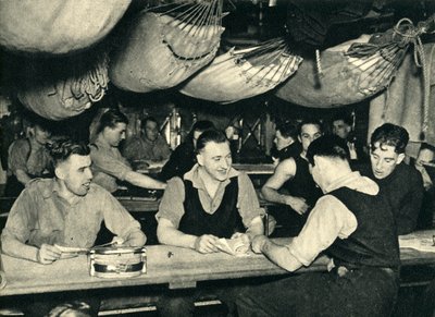 Royal Marines sul loro ponte mensa a bordo di una nave, Seconda Guerra Mondiale, c. 1939-c. 1943, 1944 da Unbekannt