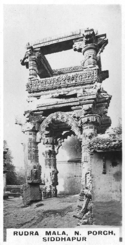 Rudra Mala, portico nord, Siddhapur, India, c1925 da Unbekannt