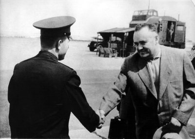 Cosmonauta russo Yuri Gagarin e ingegnere missilistico Sergey Korolyov, 1961 da Unbekannt