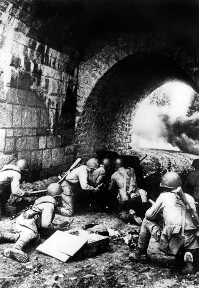 Soldati russi in azione vicino a Riga, Lettonia, 1944 da Unbekannt