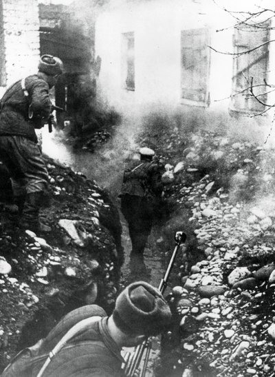 Truppe russe che liberano un villaggio vicino a Ordhonikidze, Caucaso, 1942 da Unbekannt