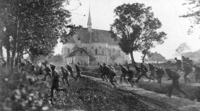 Truppe russe in ritirata disordinata, Ternopil, Ucraina, Prima Guerra Mondiale, 1 luglio 1917 da Unbekannt