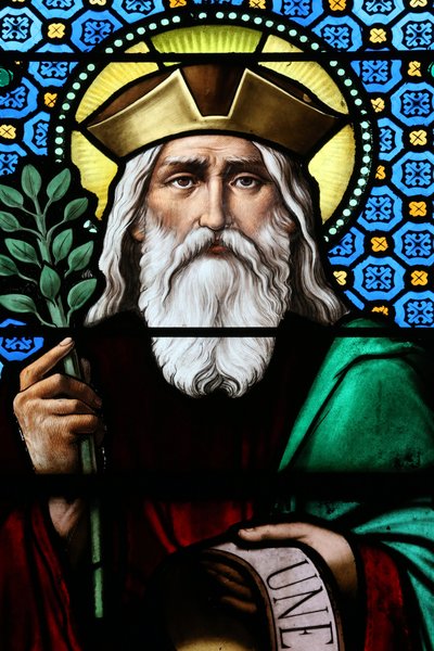 Chiesa del Sacro Cuore. Vetrata. Isaia era il profeta ebreo dell
