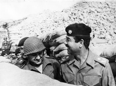 Saddam Hussein ispeziona il fronte di Bassora, Iraq da Unbekannt