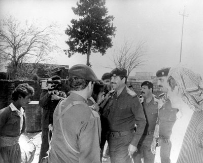 Saddam Hussein in tour per la nazione, Iraq, 1987 da Unbekannt