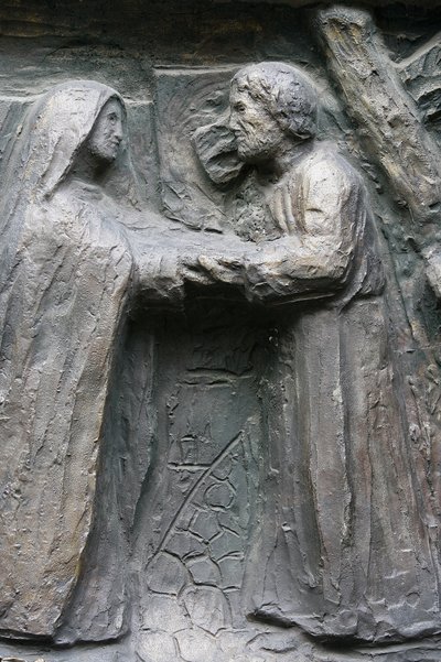 Chiesa di Saint-Pierre de Montmartre: scultura della porta di Notre Dame: Gesù incontra sua madre sulla Via Dolorosa, Parigi, Francia da Unbekannt