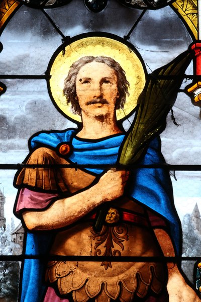Chiesa di Saint Fargeau. Vetrata. San Giuliano da Unbekannt