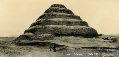 Saqqara - La Piramide a gradoni, c1918-c1939 da Unbekannt