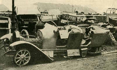 Rottamati! Automobili distrutte catturate dai tedeschi..., Prima Guerra Mondiale, 1914, c1920 da Unbekannt