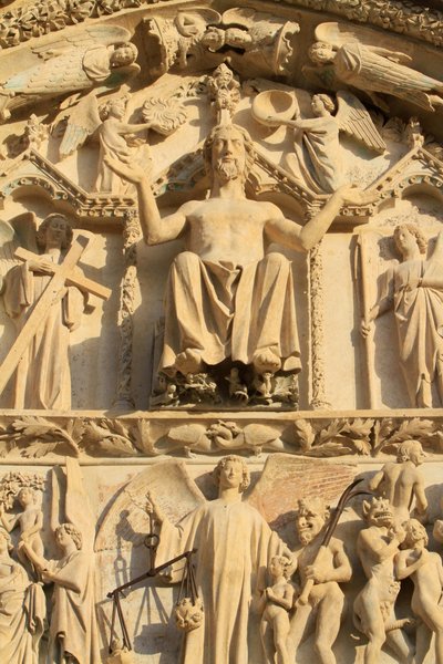 Scultura del Cristo seduto su un trono. Il Giudizio Universale. Timpano del portale centrale occidentale. Cattedrale di Santo Stefano da Unbekannt