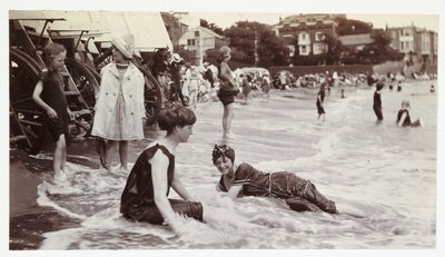 Bagno in mare, Broadstairs, Kent, c 1913 da Unbekannt
