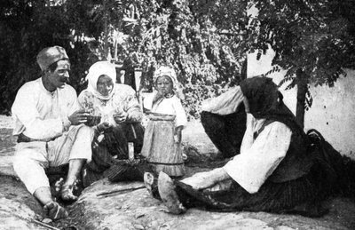 Famiglia serba che racconta la storia della sconfitta degli austriaci dalla Bosnia, Prima Guerra Mondiale, 1914 da Unbekannt