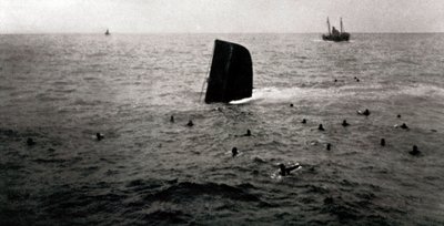 Naufragio del sottomarino repubblicano B6, agosto 1936 (foto in b/n) da Unbekannt