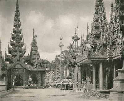 Santuario della Grande Campana alla Pagoda Shwe Dagon, Rangoon, 1900 da Unbekannt