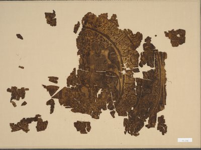 Frammento di seta con falconiere che cavalca un toro, 1000-1100 da Unbekannt
