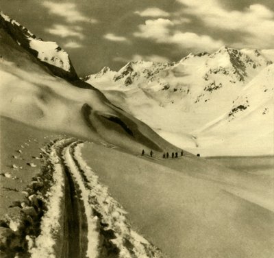 Sci sul ghiacciaio Alpeiner Ferner nelle Alpi dello Stubai, Austria, c1935 da Unbekannt