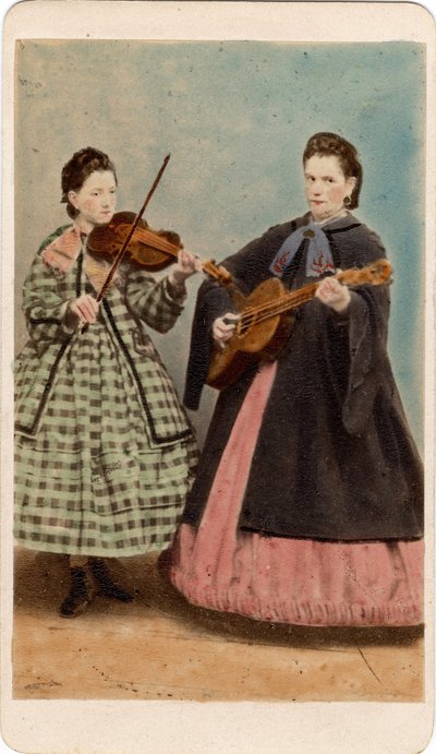 Piccolo mestiere: ritratto di musicisti con chitarra e violino, Venezia. Stampa del XIX secolo su cartone da Unbekannt