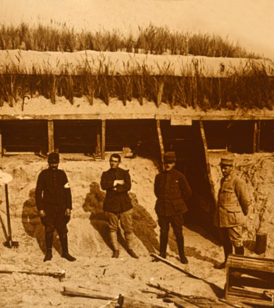 Soldati al posto di primo soccorso, c1914-c1918 da Unbekannt