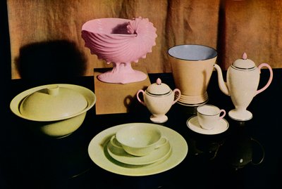 Alcuni degli ultimi prodotti della fabbrica Wedgwood Etruria, 1936 da Unbekannt