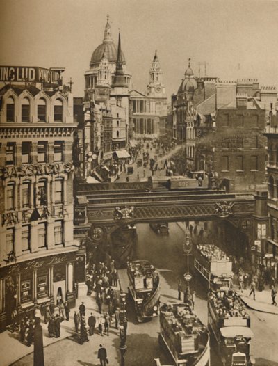 Guglia di St. Martins Ludgate silhouettata contro la massa di St. Pauls, c1935 da Unbekannt