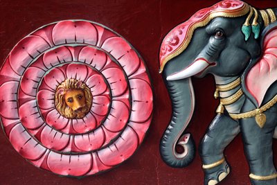 Tempio indù Sri Vadapathira Kaliamman. Elefante e fiore di loto. Singapore da Unbekannt