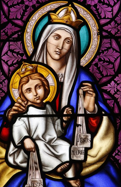 Vetrata nella chiesa di Pont L