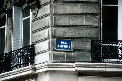 Cartello stradale, Rue Ampere, Parigi, Francia da Unbekannt