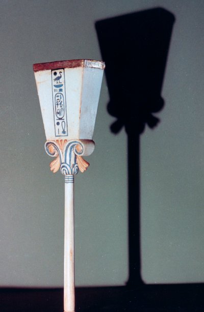 Fiore di loto stilizzato, lucidatore di papiro in avorio, XIV secolo a.C. da Unbekannt