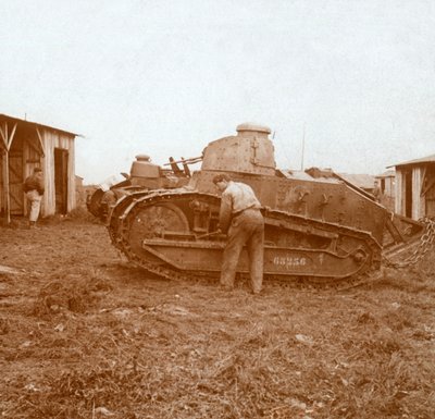Manutenzione del carro armato, c1914-c1918 da Unbekannt