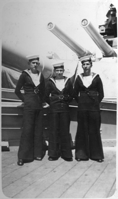 Ted e amici, tre marinai della Royal Navy a bordo di una nave da guerra, c1920s-c1930s da Unbekannt