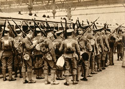 Territoriali dal campo estivo - Terrier in treno a Waterloo, 1914-1918, 1933 da Unbekannt