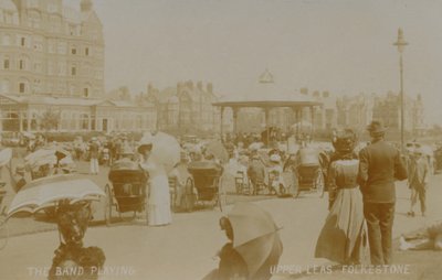 La banda suona - Upper Leas, Folkestone, fine XIX - inizio XX secolo da Unbekannt