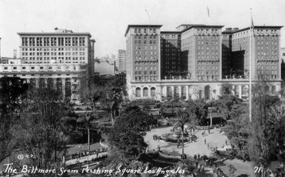 Il Biltmore da Pershing Square, Los Angeles, California, USA, c1933 da Unbekannt