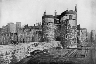 La Torre Byward e il cortile esterno, Torre di Londra, XX secolo da Unbekannt