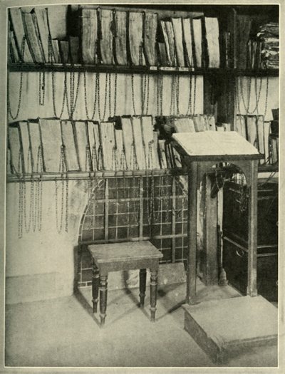 La biblioteca incatenata della Chiesa del Ministro a Wimborne, nel Dorset, c1948 da Unbekannt