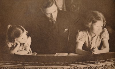 Il Duca di York e le Principesse Elisabetta e Margherita al pantomima, 6 febbraio 1935 da Unbekannt