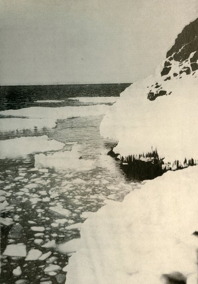 Il primo luogo di sbarco, mostrando il ghiaccio della baia che si rompe e si allontana verso nord, 1908, 1909 da Unbekannt