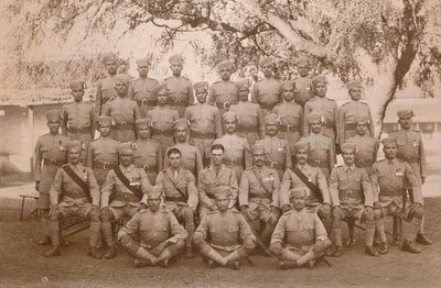 Il plotone indiano del primo battaglione, il reggimento reale del Kent. Poona, India da Unbekannt