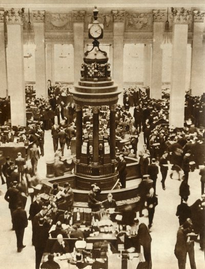 La campana di Lutine nella sala di sottoscrizione di Lloyds di Londra, 1933 da Unbekannt