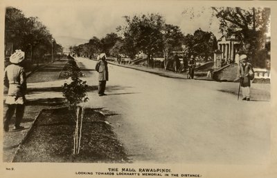 Il Mall, Rawalpindi - Verso il Memoriale di Lockhart in lontananza, c1918-c1939 da Unbekannt