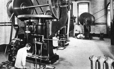 La pressa per medaglie, la Zecca Reale, Tower Hill, Londra, inizio XX secolo da Unbekannt