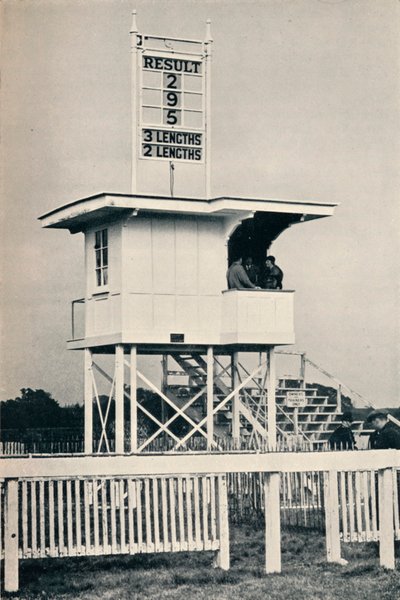 La nuova tribuna dei giudici, Kempton Park, c1940 da Unbekannt