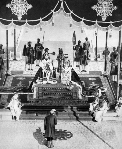 Il Nizam di Hyderabad rende omaggio al Delhi Durbar, 1911, 1935 da Unbekannt