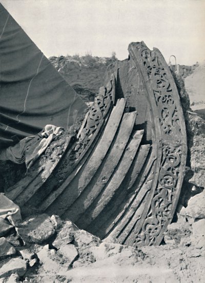 La nave di Oseberg nel tumulo, mostrando l